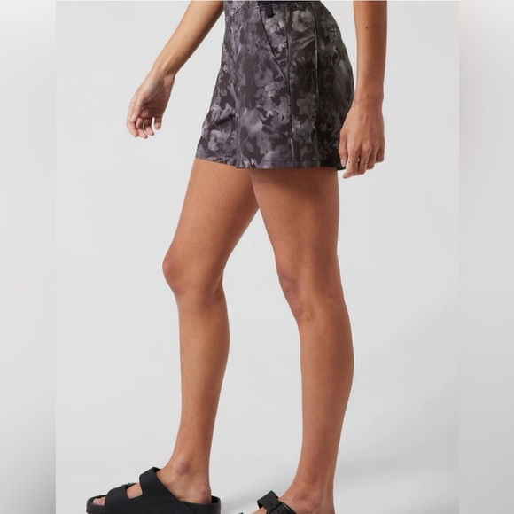 Athleta Brooklyn Black/Grey Floral Women's Athletic Shorts- Size 14 - Picture 2 of 11